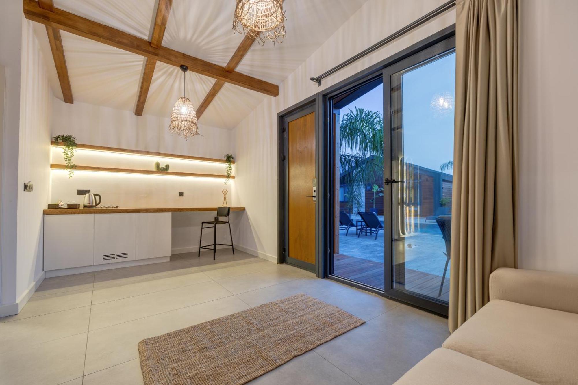 Rota Kilidonia Karaoez Suites&Villas Cameră foto